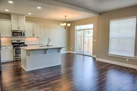 1027 SE Leonel, Bend, OR 97702 photo 6