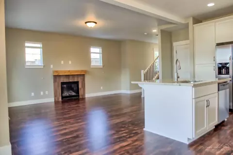 1027 SE Leonel, Bend, OR 97702 photo 3