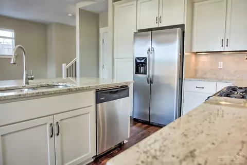 1027 SE Leonel, Bend, OR 97702 photo 5