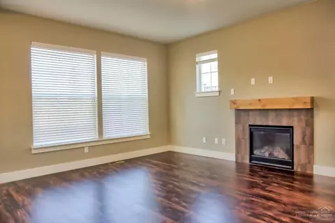 1027 SE Leonel, Bend, OR 97702 photo 2