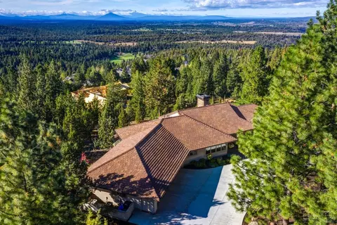 3145 NW Starview Dr, Bend, OR 97703 photo 2