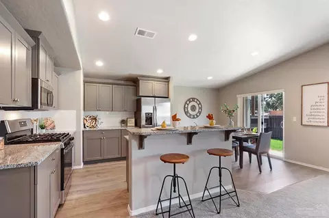 63334 Lamoine Ln, Bend, OR 97701 photo 5