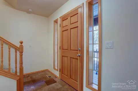 20575 Conifer Ave, Bend, OR 97702 photo 3