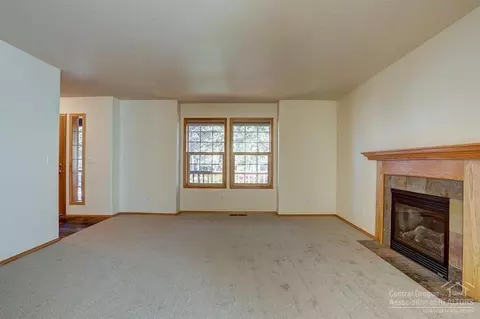20575 Conifer Ave, Bend, OR 97702 photo 4