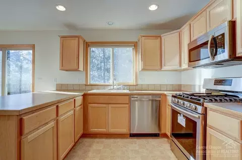 20575 Conifer Ave, Bend, OR 97702 photo 9