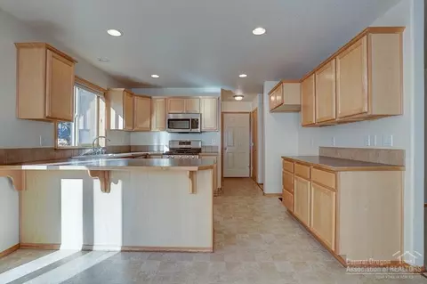 20575 Conifer Ave, Bend, OR 97702 photo 8
