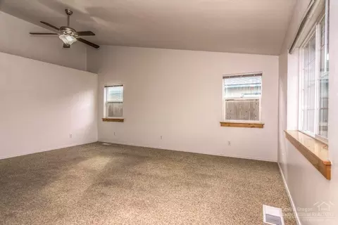 63320 Majestic Loop, Bend, OR 97701 photo 2