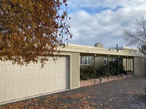 411 NW Horn Ave, Pendleton, OR 97801 photo 2