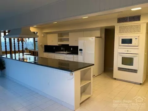 411 NW Horn Ave, Pendleton, OR 97801 photo 6