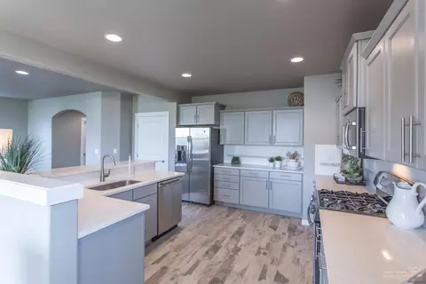 63309 Lamoine Ln, Bend, OR 97701 photo 1