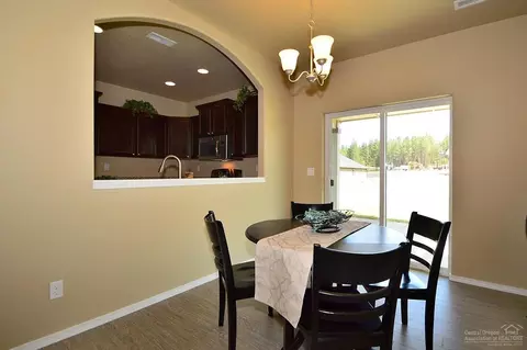 63324 Lamoine Ln, Bend, OR 97701 photo 4