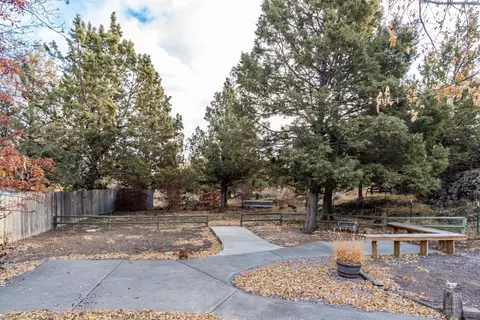2374 NE Ocker Dr, Bend, OR 97701 photo 18