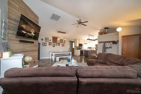 64768 Saros Ln, Bend, OR 97703 photo 4
