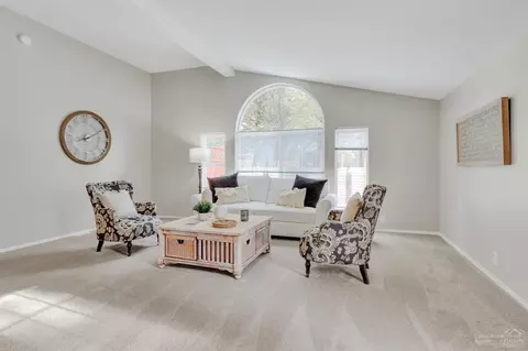 348 N Wheeler Loop, Sisters, OR 97759 photo 5
