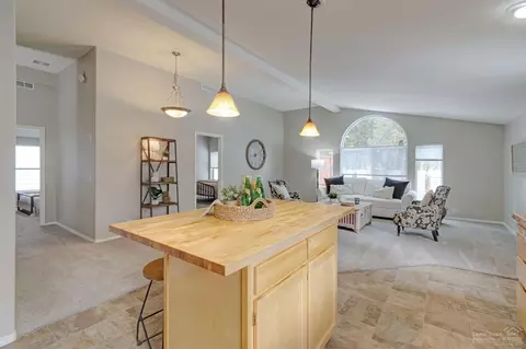 348 N Wheeler Loop, Sisters, OR 97759 photo 10