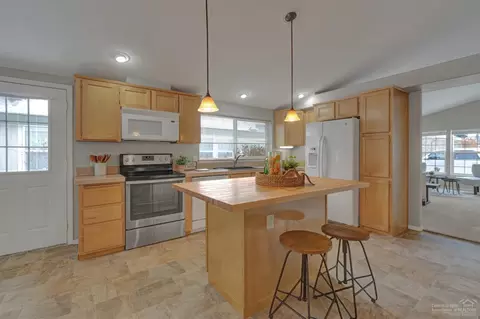 348 N Wheeler Loop, Sisters, OR 97759 photo 7