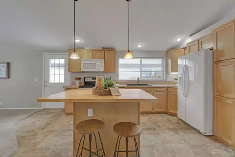 348 N Wheeler Loop, Sisters, OR 97759 photo 8