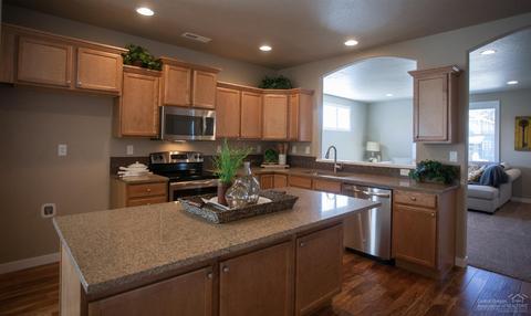 20697 Kilbourne Loop, Bend, OR 97701 photo 2