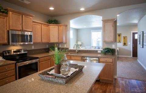 20697 Kilbourne Loop, Bend, OR 97701 photo 3