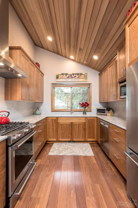 57676 Tan Oak Ln, Sunriver, OR 97707 photo 4