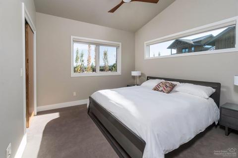 19126 Gateway Loop, Bend, OR 97702 photo 9