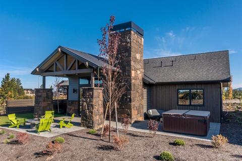 19126 Gateway Loop, Bend, OR 97702 photo 1