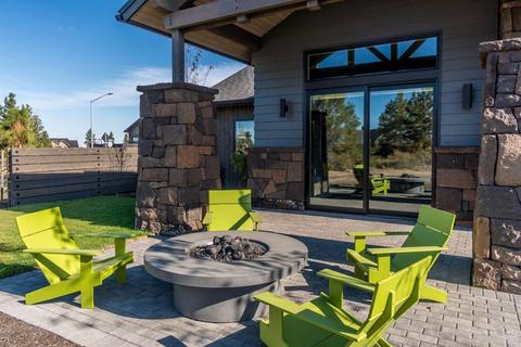 19126 Gateway Loop, Bend, OR 97702 photo 2