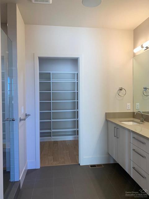19183 Gateway Loop, Bend, OR 97702 photo 9