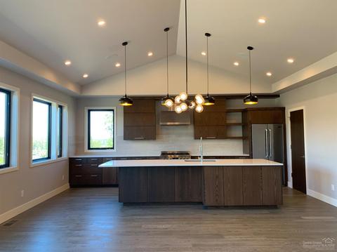 19159 Gateway Loop, Bend, OR 97702 photo 9