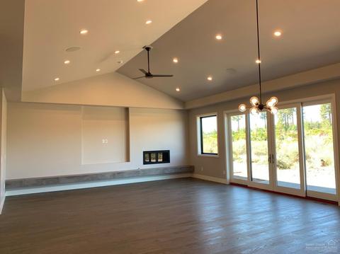 19159 Gateway Loop, Bend, OR 97702 photo 5