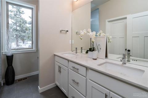 63193 NE Iner Loop, Bend, OR 97701 photo 6