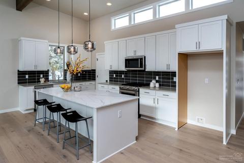 63193 NE Iner Loop, Bend, OR 97701 photo 4