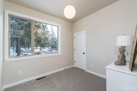 63193 NE Iner Loop, Bend, OR 97701 photo 8