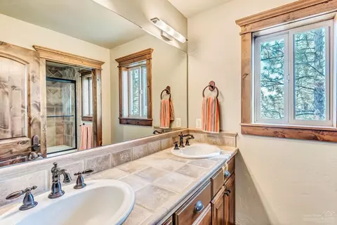 19070 Saddleback Ln, Bend, OR 97703 photo 12