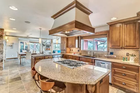 19070 Saddleback Ln, Bend, OR 97703 photo 9