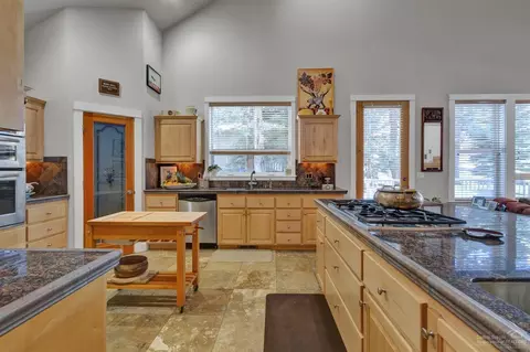 3562 NW Mccready Dr, Bend, OR 97703 photo 8