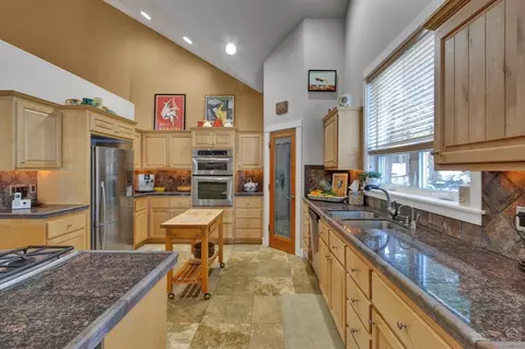 3562 NW Mccready Dr, Bend, OR 97703 photo 9