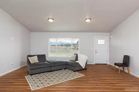 697 Scenic Loop, Culver, OR 97734 photo 2