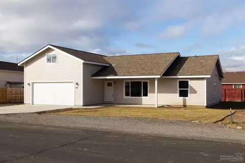 697 Scenic Loop, Culver, OR 97734 photo 1