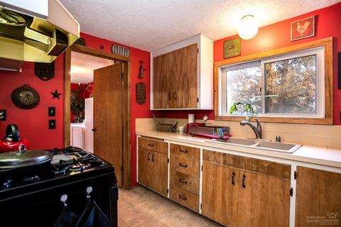 22235 Bear Creek Rd, Bend, OR 97701 photo 9
