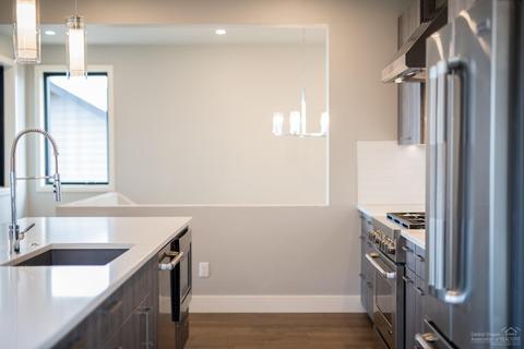 19196 Gateway Loop, Bend, OR 97702 photo 12