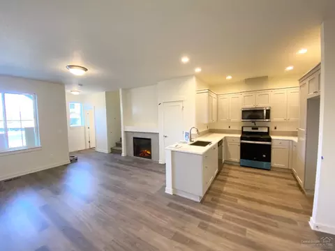 2586 NE Purcell Blvd, Bend, OR 97701 photo 4
