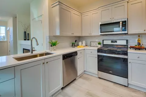 2586 NE Purcell Blvd, Bend, OR 97701 photo 1