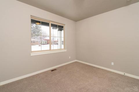 16690 Barron Dr, La Pine, OR 97739 photo 9