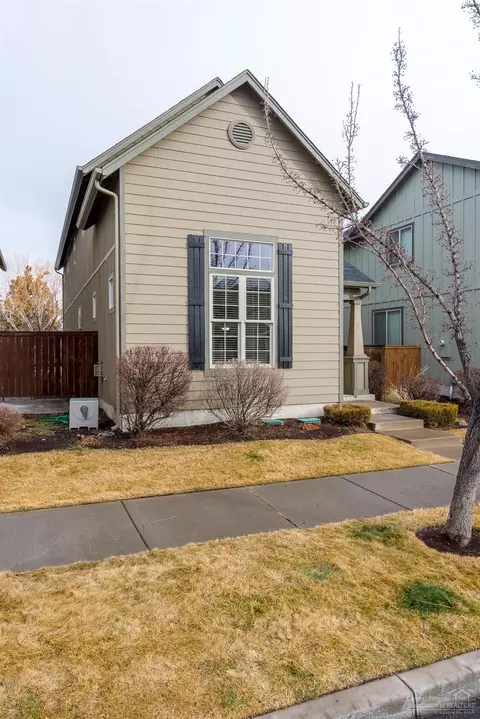 20544 Avro Pl, Bend, OR 97701 photo 2