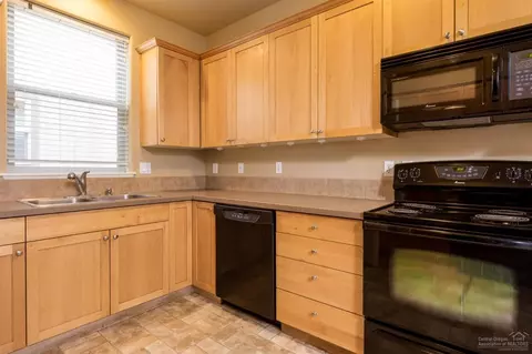 20544 Avro Pl, Bend, OR 97701 photo 11