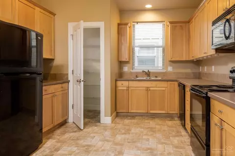 20544 Avro Pl, Bend, OR 97701 photo 10
