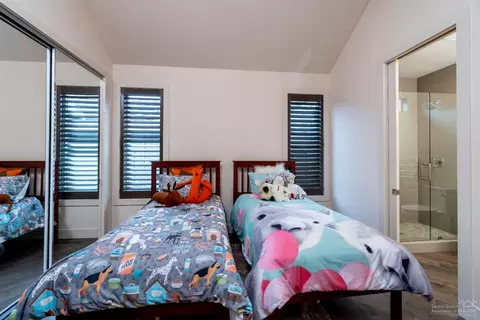 61933 Fall Creek Loop, Bend, OR 97702 photo 16