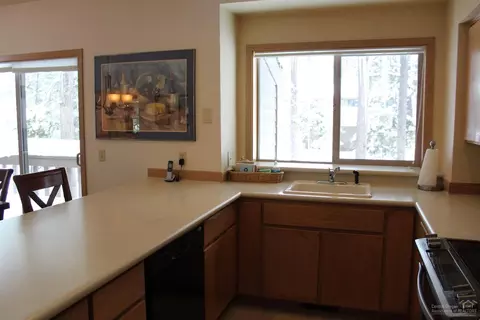 57365 Beaver Ridge Loop, Sunriver, OR 97707 photo 8