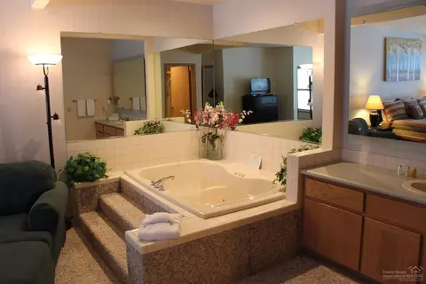 57365 Beaver Ridge Loop, Sunriver, OR 97707 photo 17